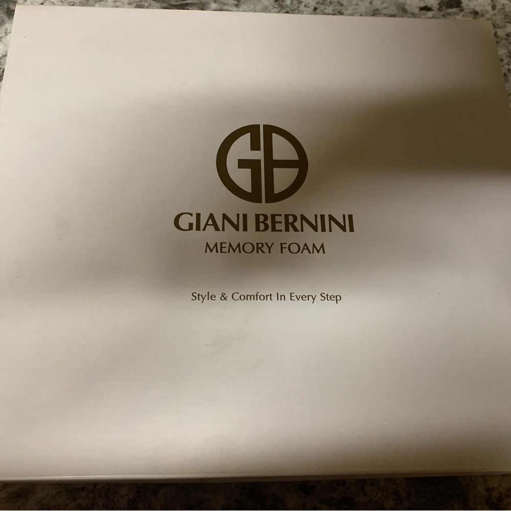 Giani Bernini Tan and Black Sneakers - Picture 5 of 6